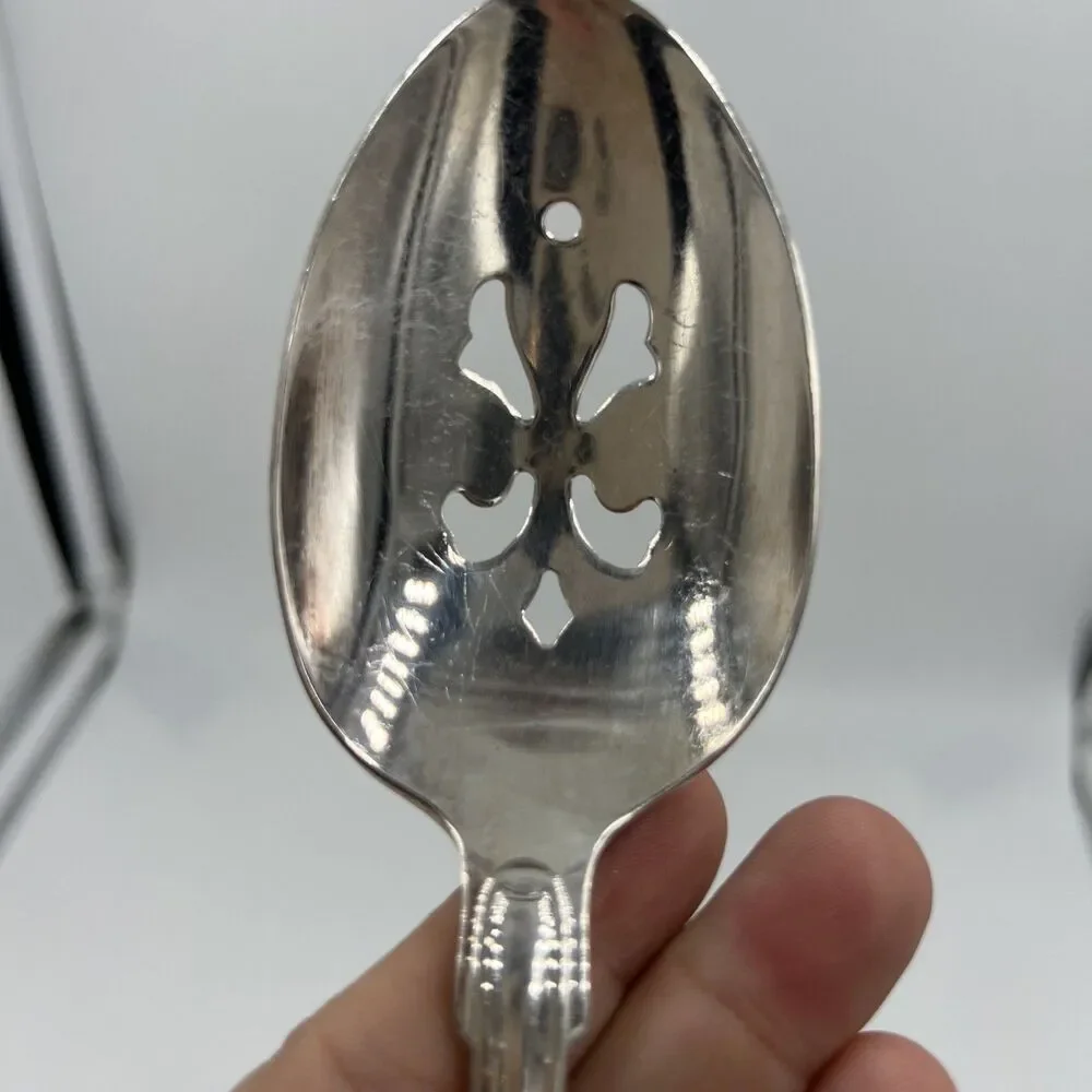 International Silver-plate Korea Pierced Serving Spoon Royal Shell / Shell Tip